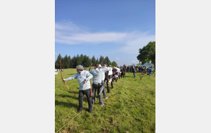 Echauffement. Il y a du monde. C'est impressionnant